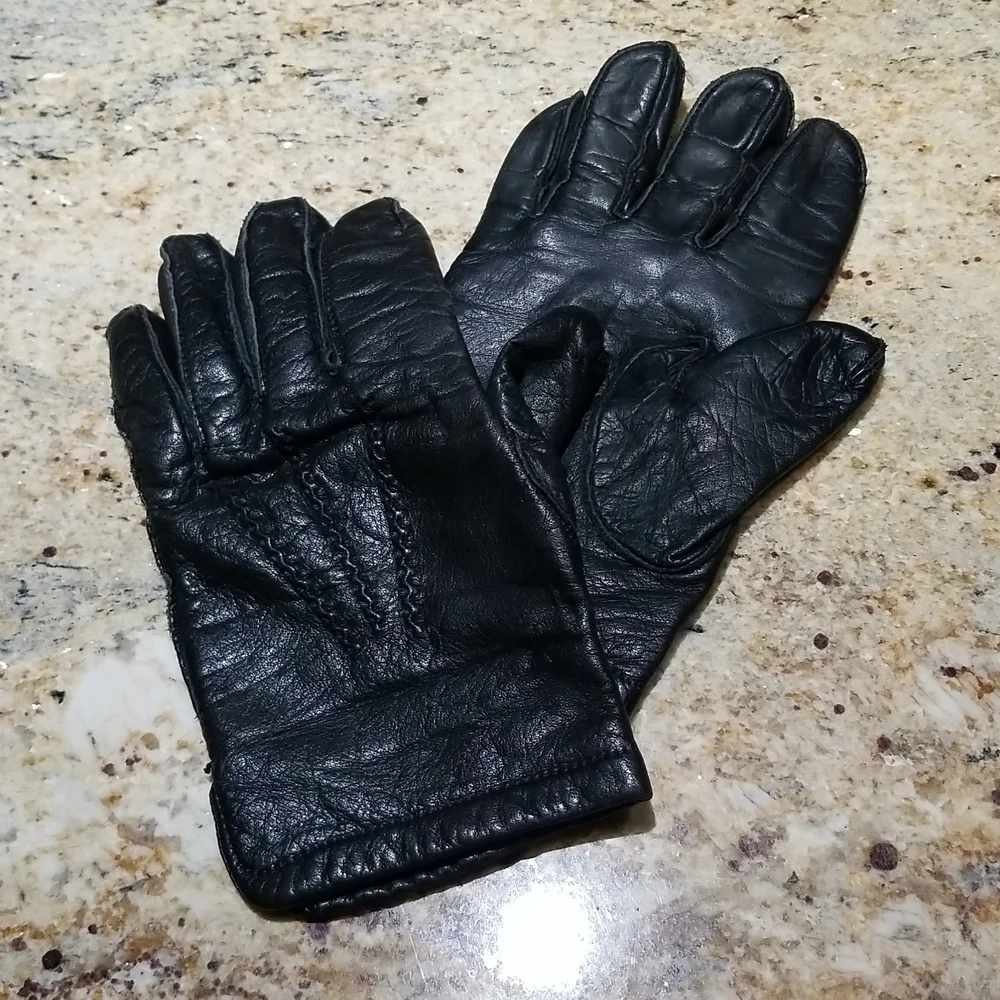 Driving gloves